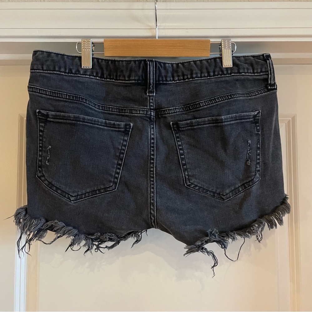 Express Dark, Distressed Shortie Jean Shorts (Relaxed, Low Rise) (Size 6) - Picture 2 of 4